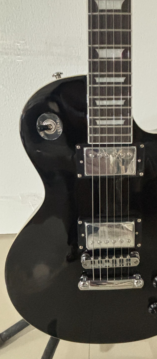 现货 6-string high-end electric guitar Black color Chrome hardware 22 frets