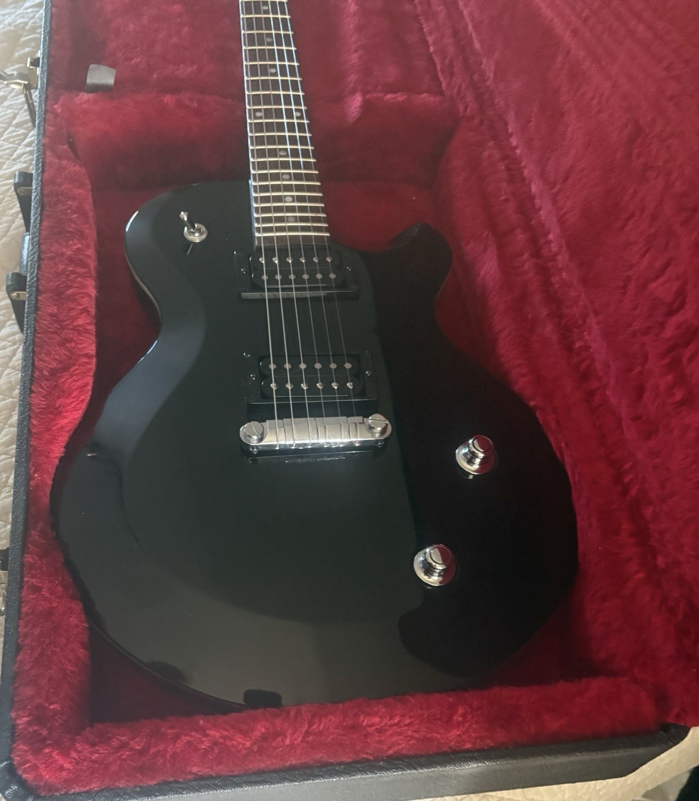 Yamaha AES420 AES Series Solid Body 6-String Electric Guitar Black