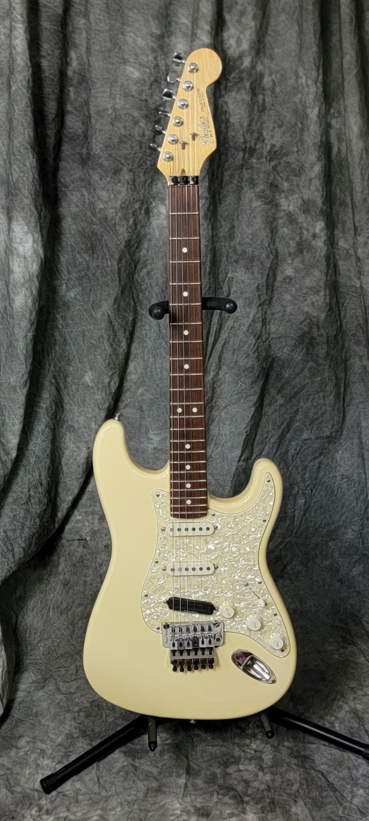 KILLER VINTAGE 1988 Fender USA Stratocaster Olympic White w/Floyd Rose!!