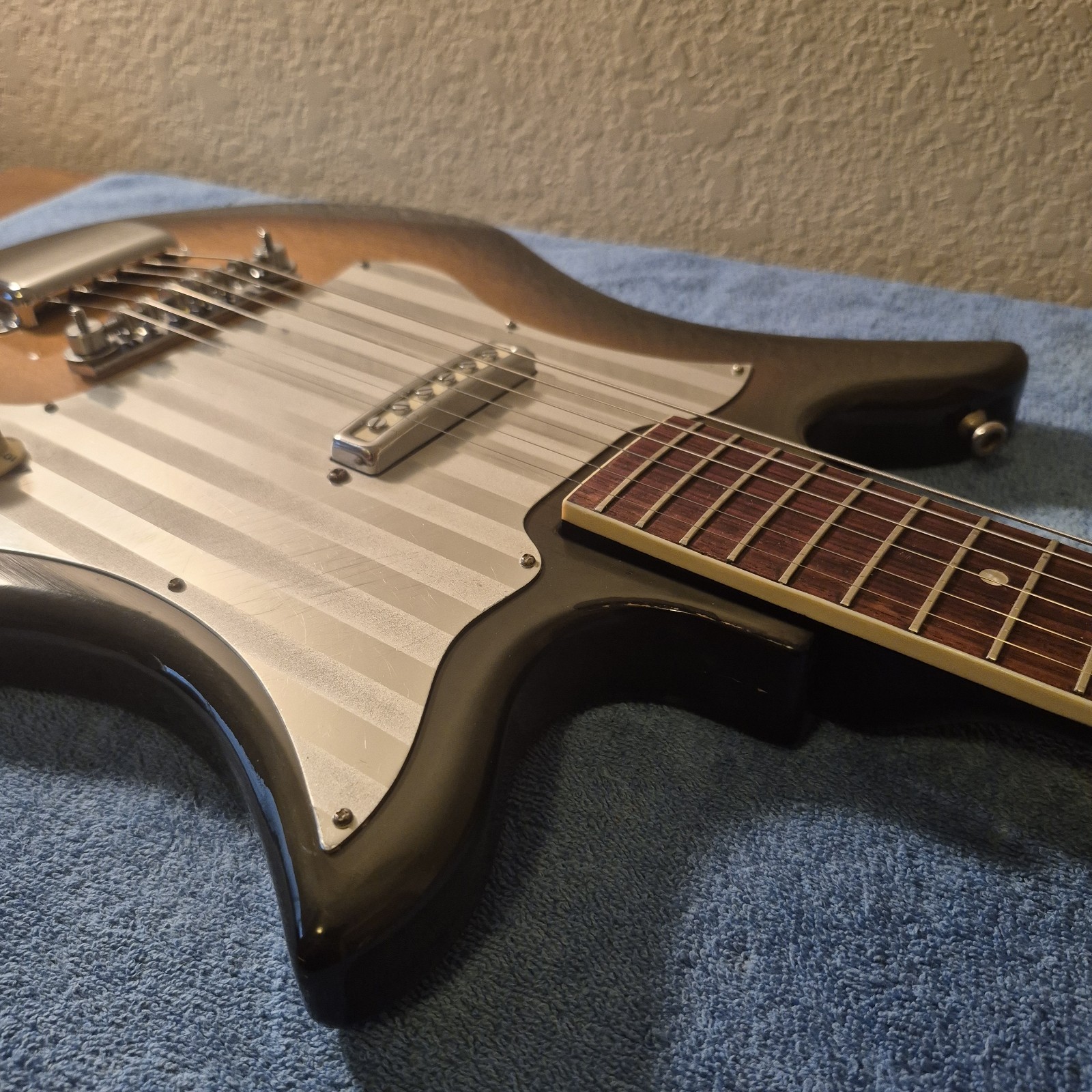 Vintage Teisco Decca Electric Guitar Mid 60’s Made In Japan Tulip Model DMI 201