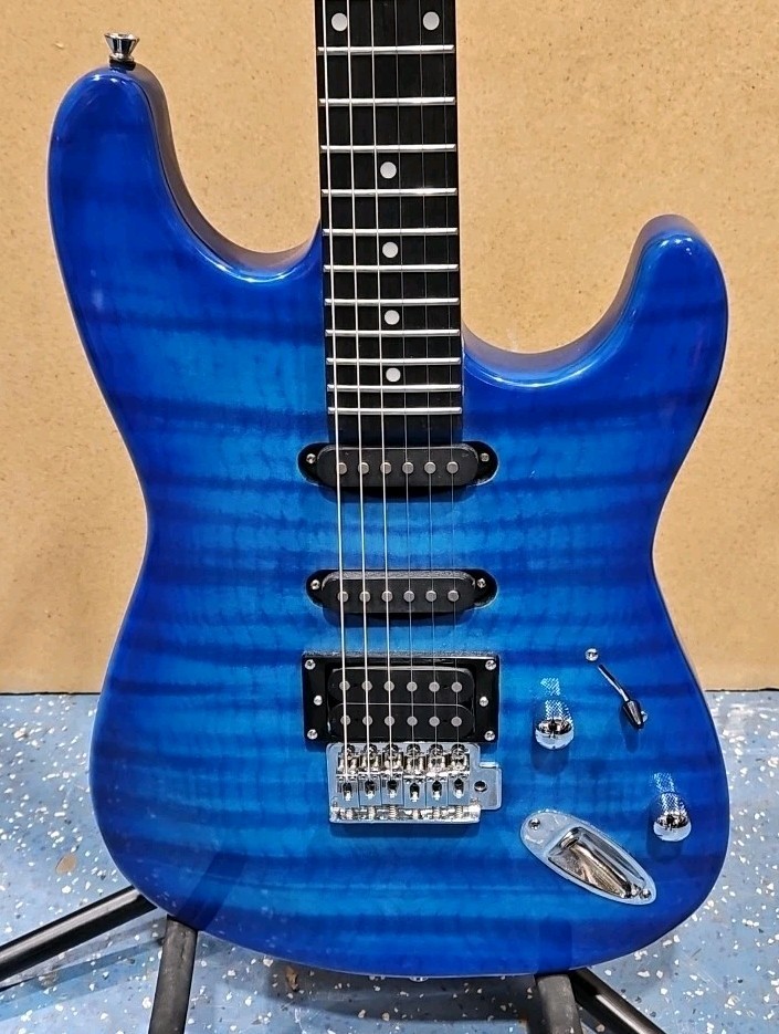 Leo Jaymz HSS Stratocaster-Style Electric Guitar with Case