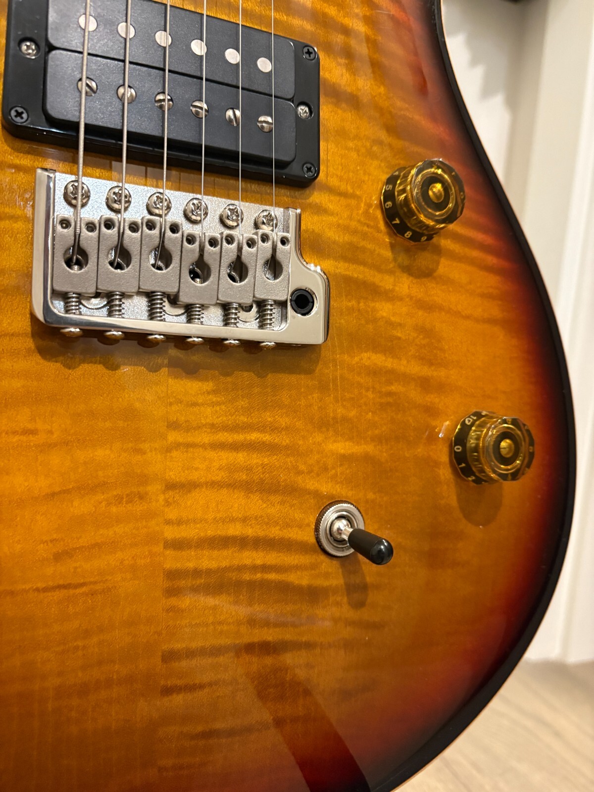 PRS CE-24 USA – Amber Sunburst with Black Satin Neck – 2022 with Gig Bag
