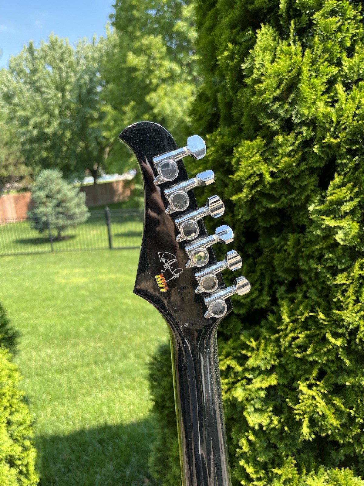 Silvertone PSAP1 Paul Stanley Kiss Signature Apocalypse Electric Guitar W/ Case