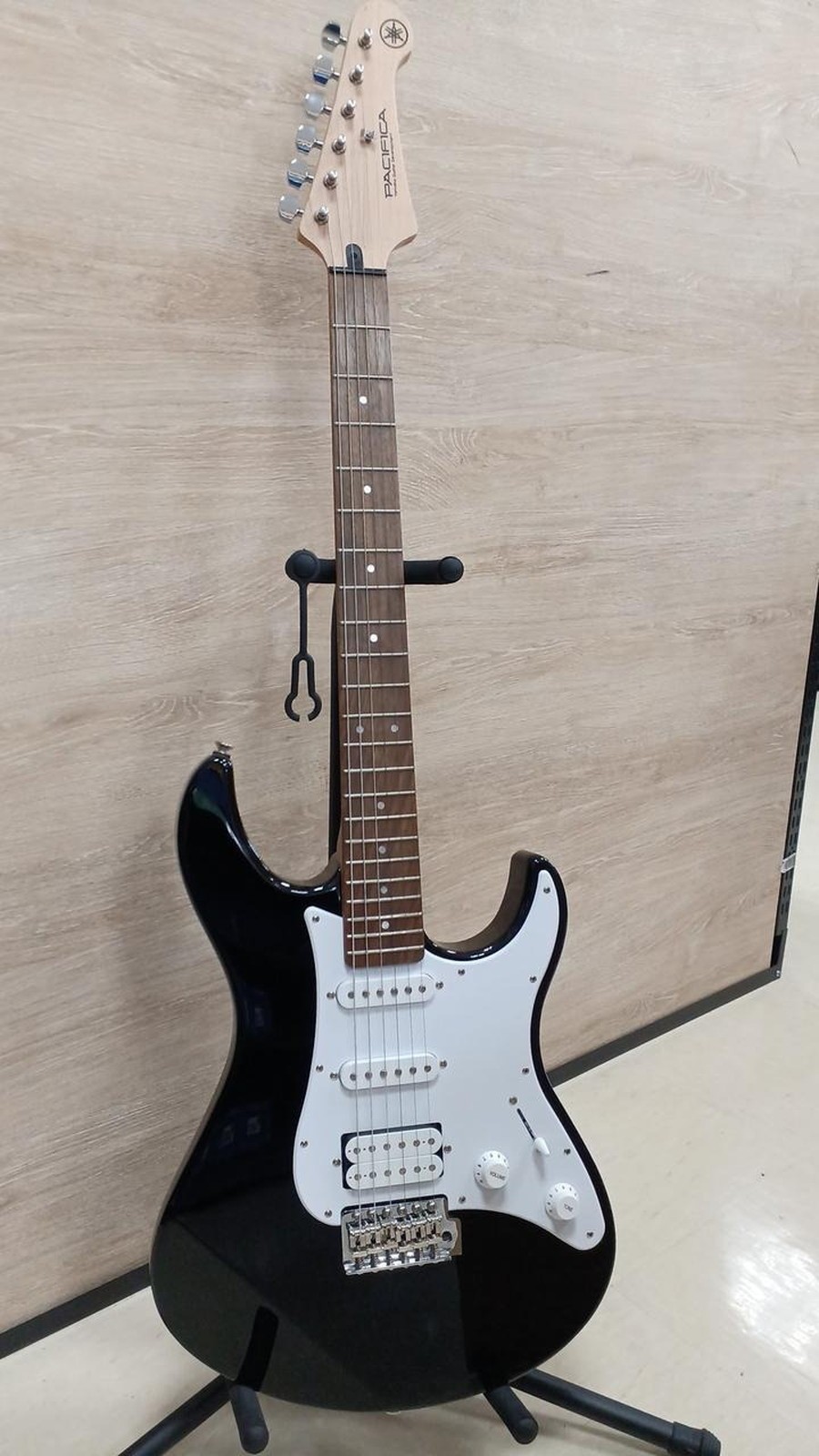YAMAHA PAC012 Used Mahogany body Maple neck Walnut fingerboard Black w/Soft case