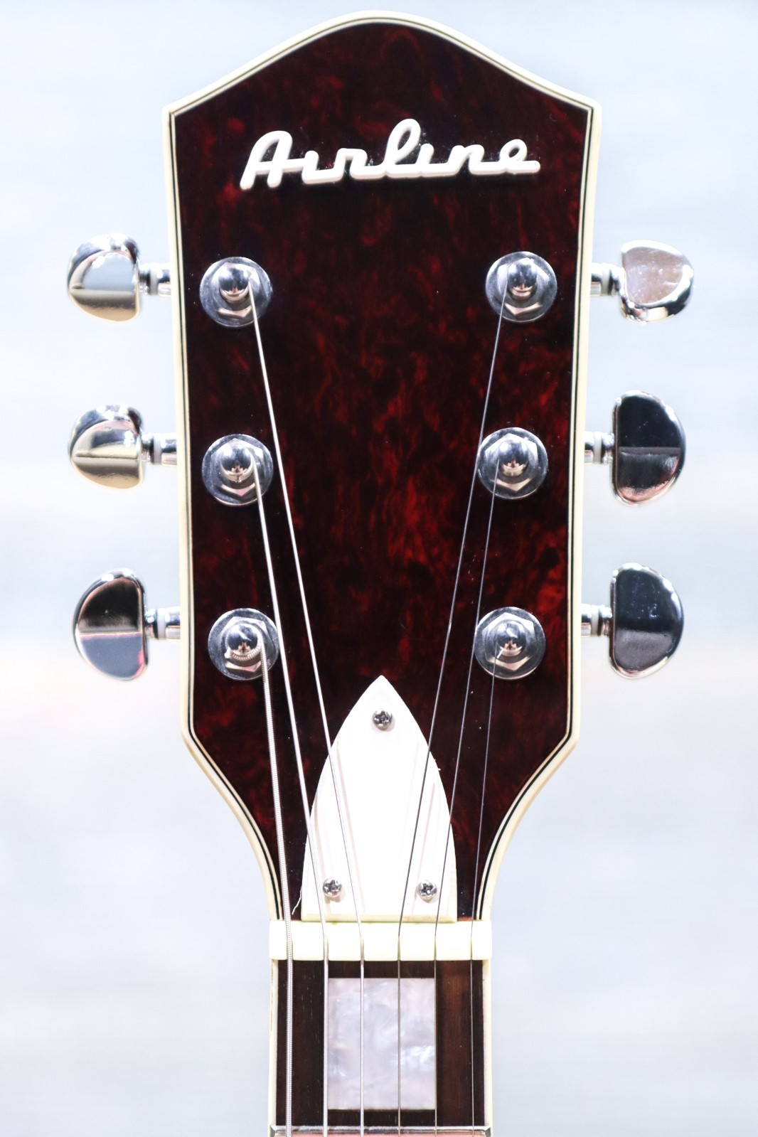 Eastwood Airline H78 Honeyburst Gold Foil Pickups Semi-Hollow El. Guitar w/Case