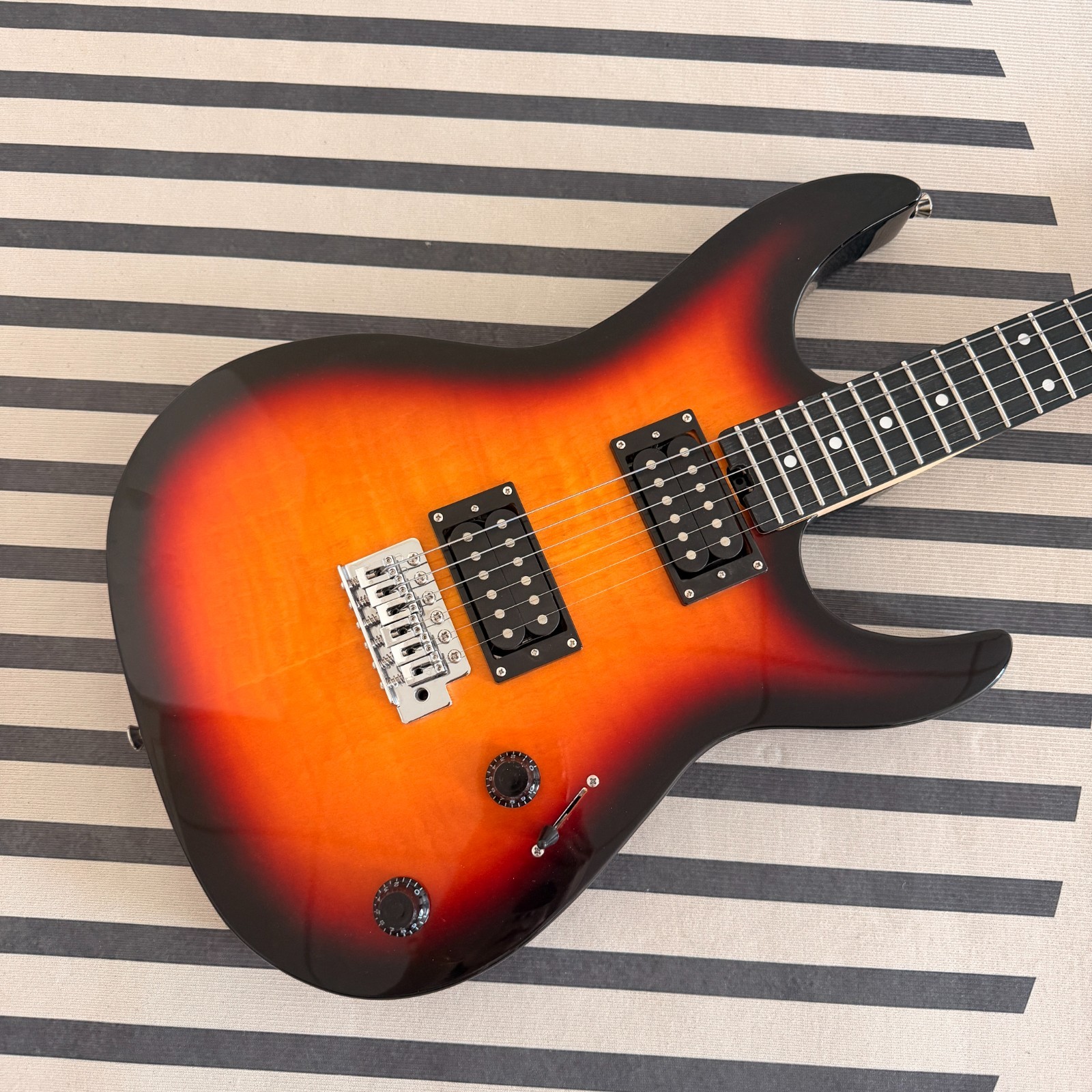 Sunburst Super St style Electric Guitar HH Pickups Flame Maple Top Solid 22fret