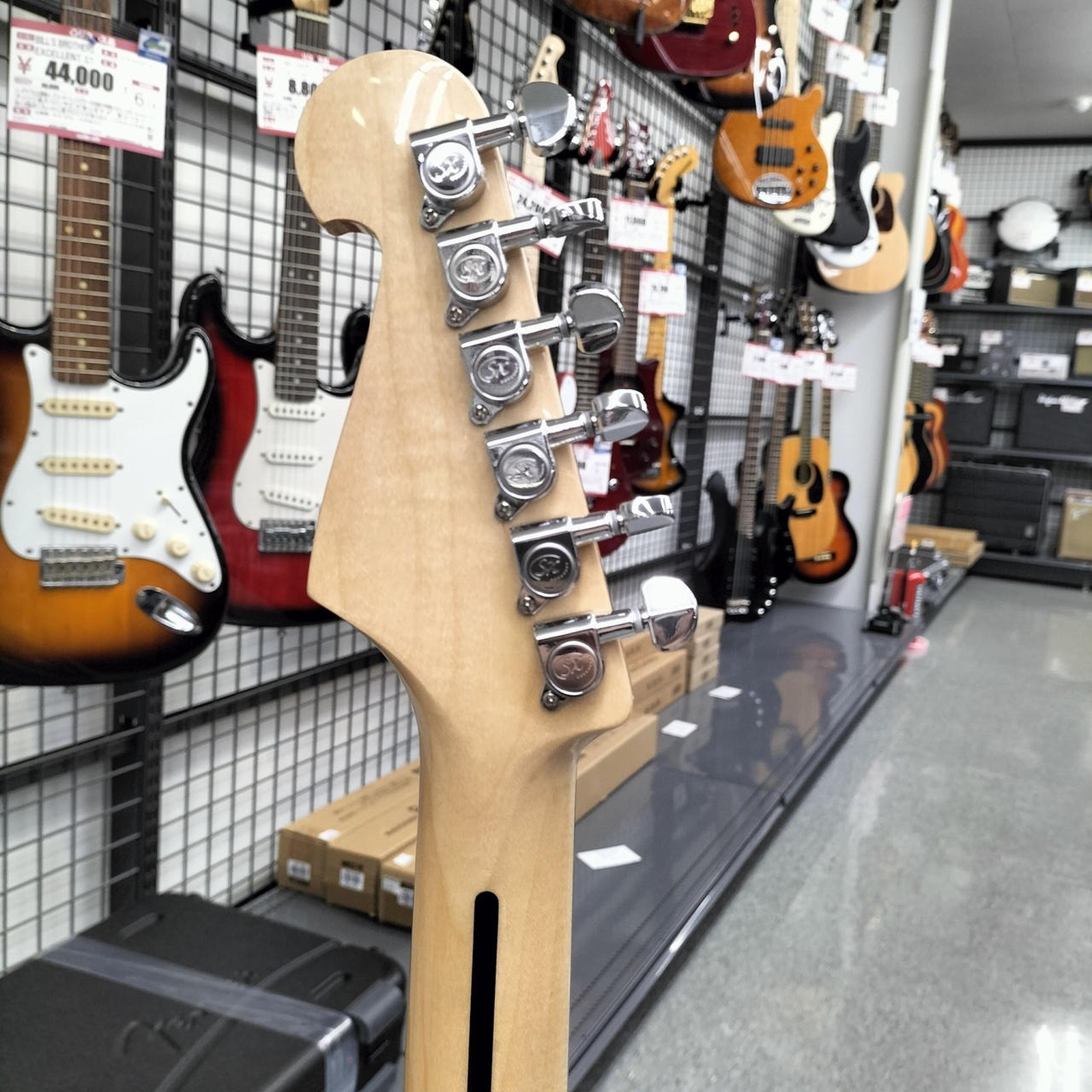 SX SST/ASH/R/NA Used Ash body Maple neck Rosewood fingerboard Natural w/Softcase