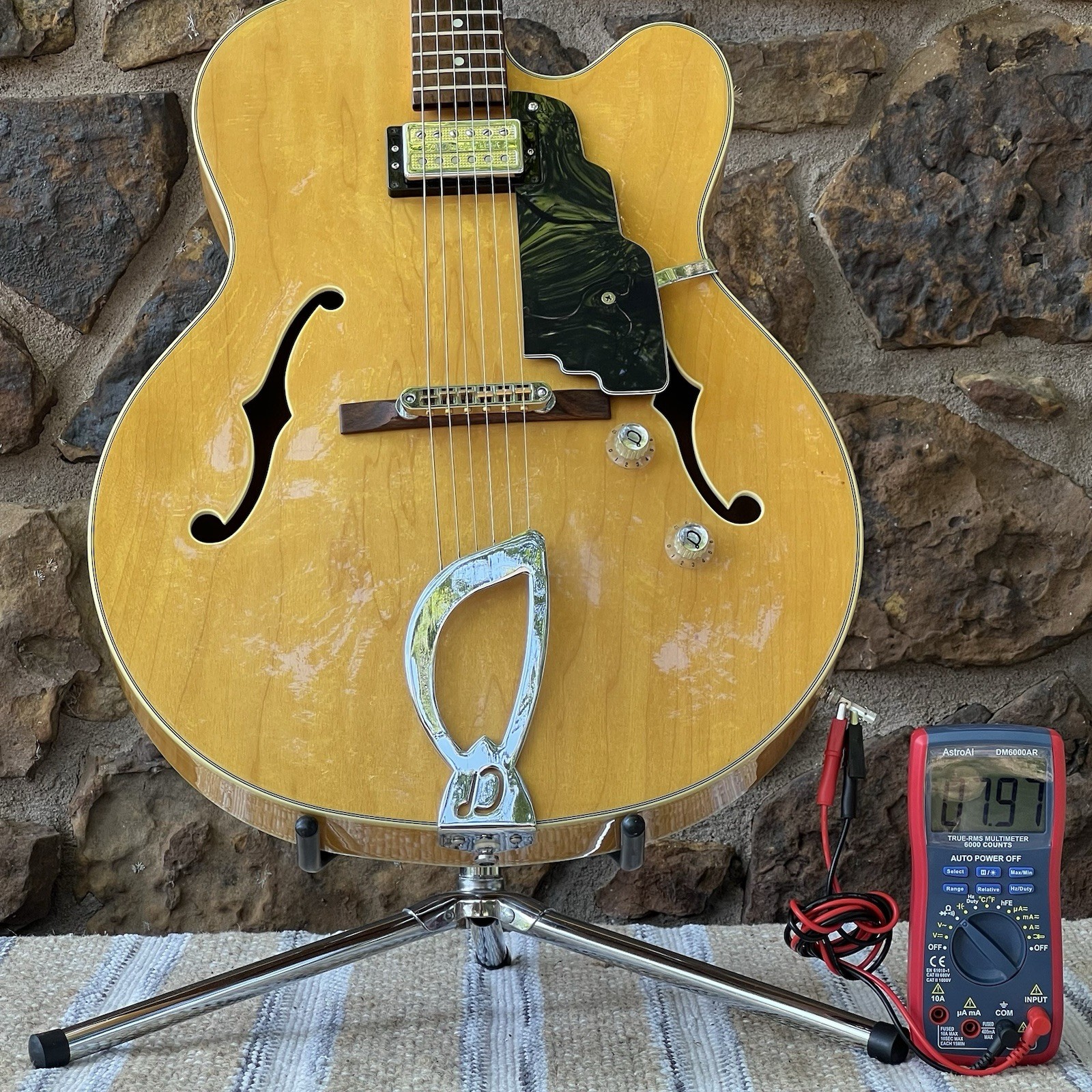 DeArmond X-135 – Hollow Body Electric Guitar – Natural – USED