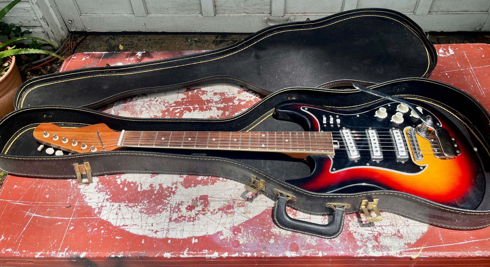 Teisco Kawai Silvertone 3 Pickup Electric Guitar