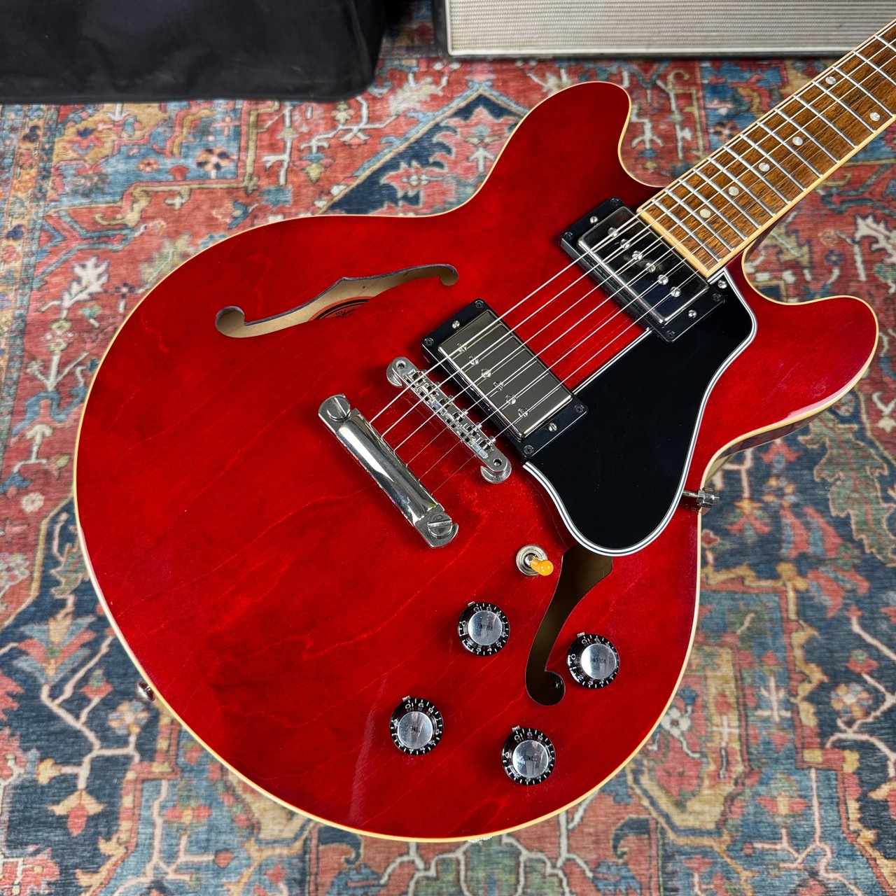 *Video* Gibson Custom Shop ES-339 Semi Hollowbody Cherry – 2009