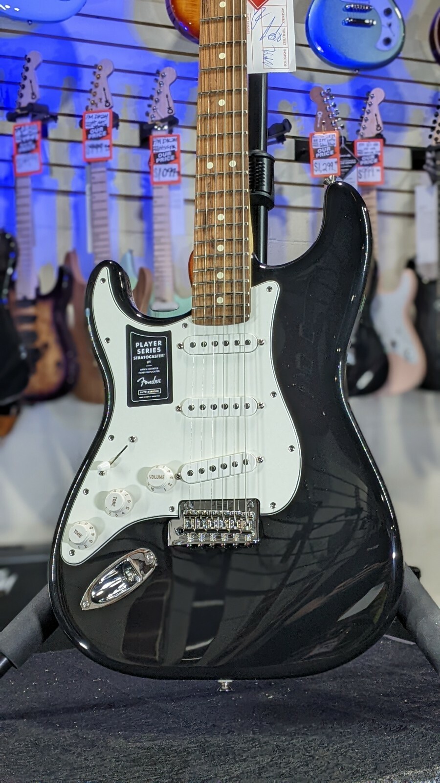 Fender Player Stratocaster Left-handed – Black with Pau Ferro Fingerboard! 432