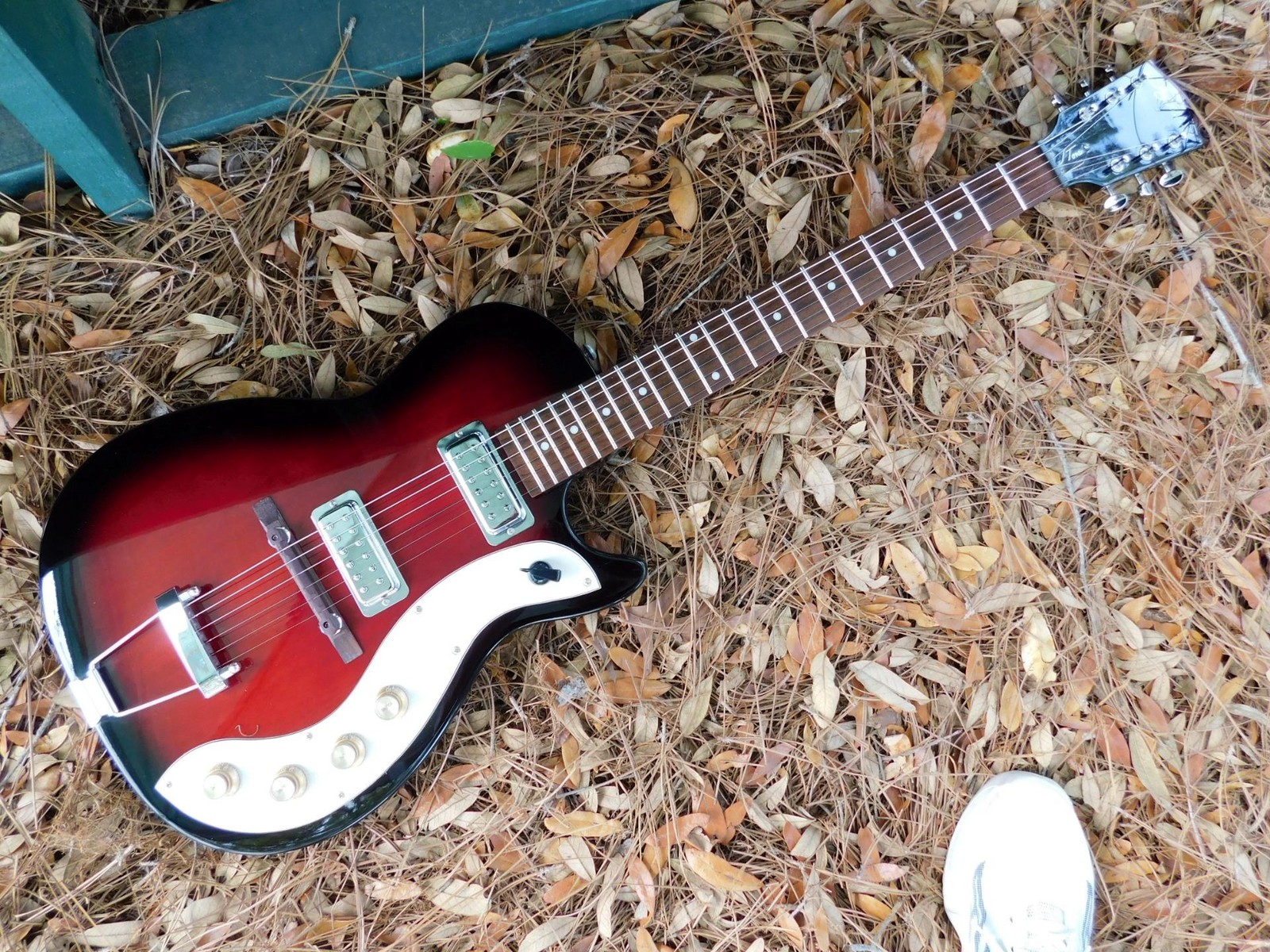 Jay Turser JT-1423, 60’s Style Electric Guitar, Capacitors Upgraded, Very Nice