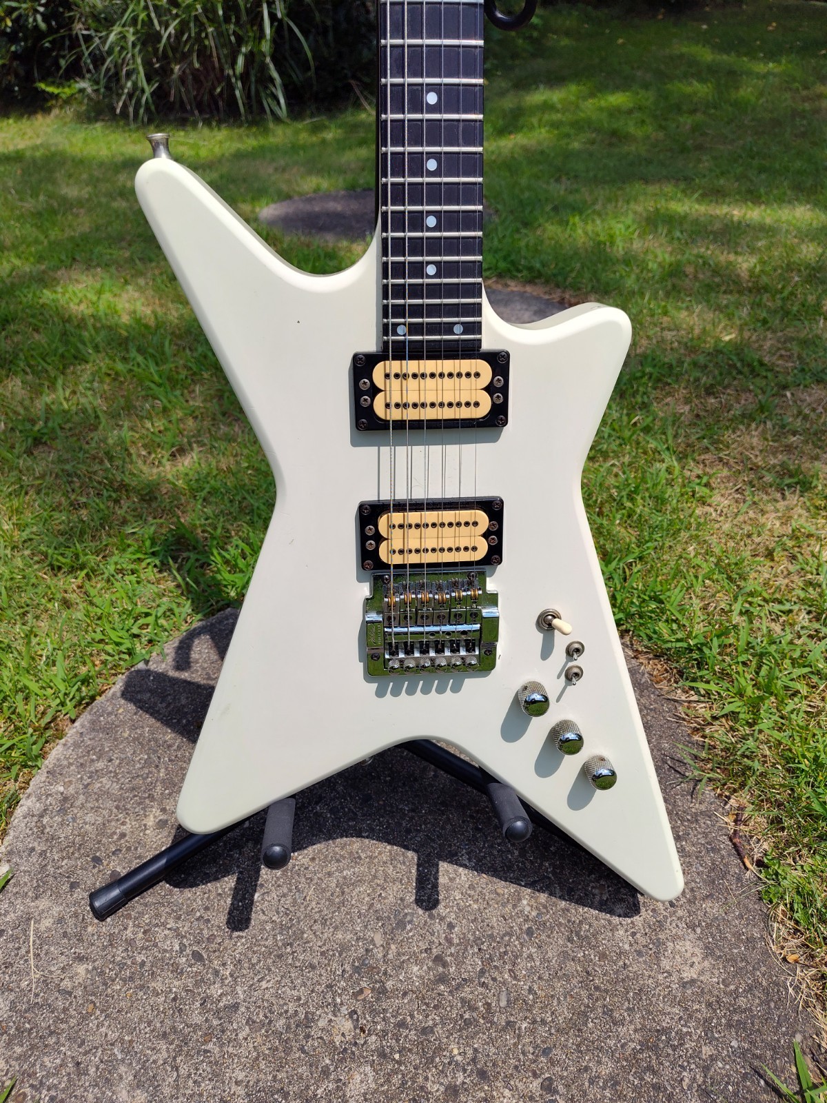 Vintage 1986 Carvin V220 Rare White Electric Guitar OHSC Kahler USA Heavy Metal