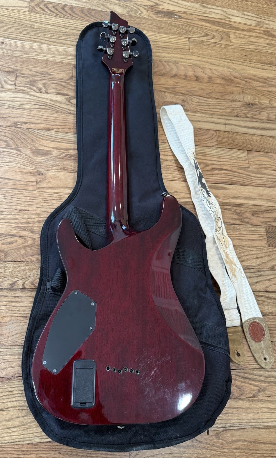 Schecter Diamond Series Hellraiser 6-String Red Solid Body w/ Gig Bag Strap