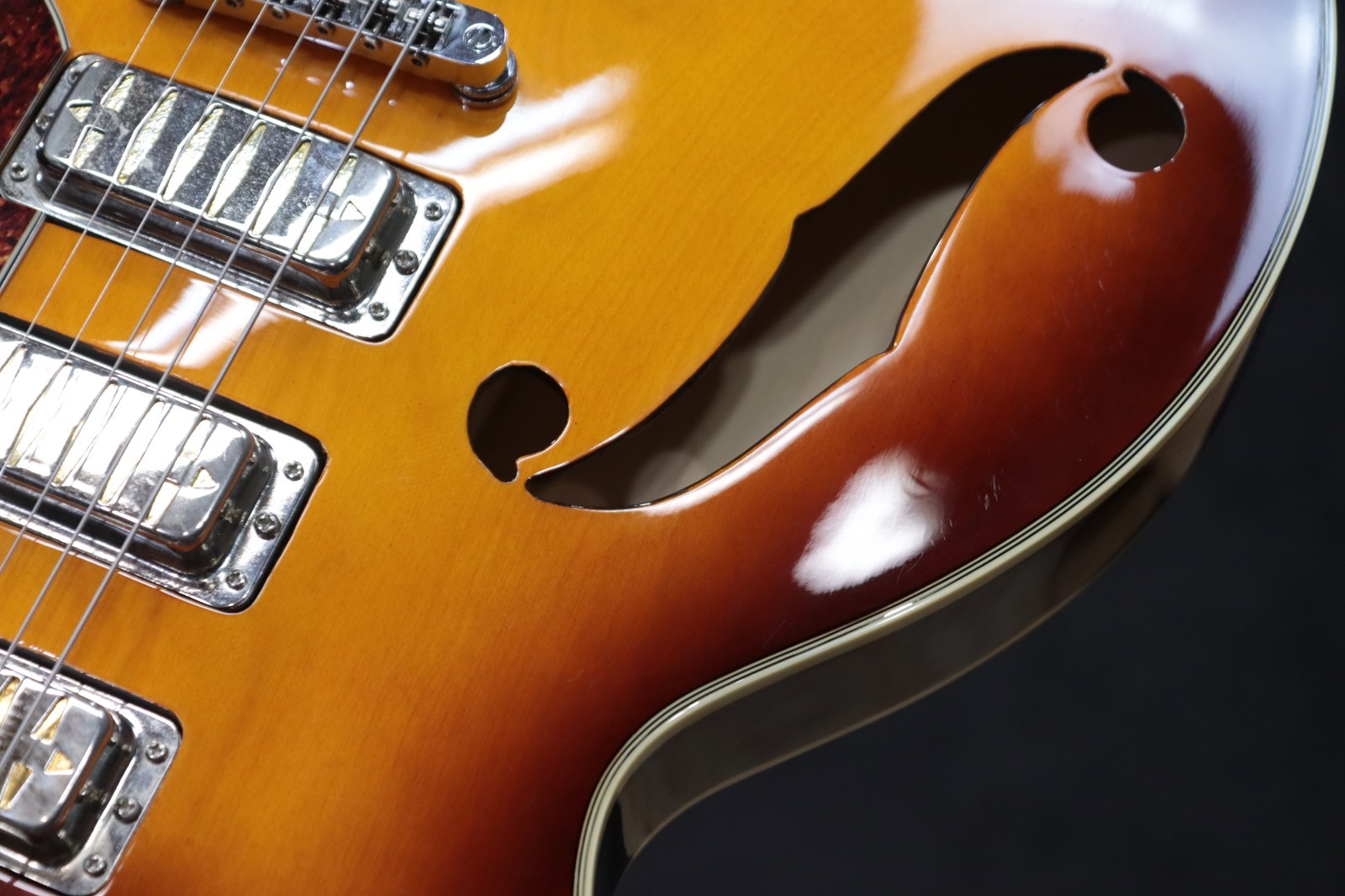 Eastwood Airline H78 Honeyburst Gold Foil Pickups Semi-Hollow El. Guitar w/Case
