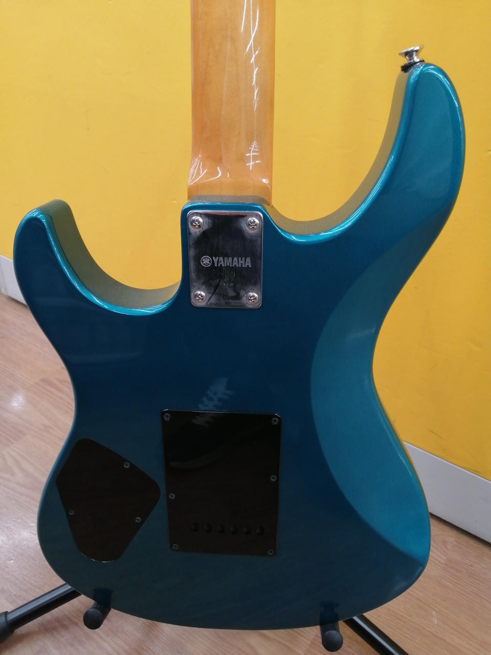YAMAHA PAC612VIIX Electric Guitar-02