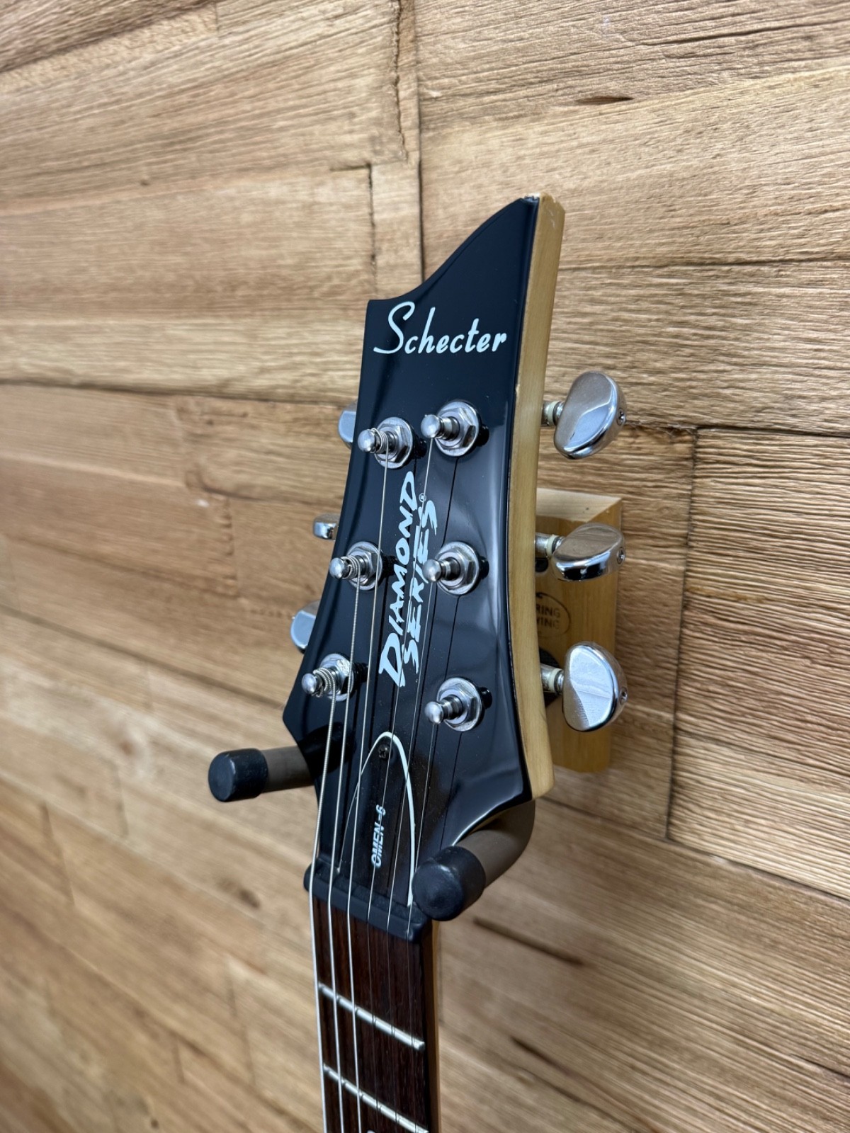 Schecter Omen 6 Electric Guitar -Diamond Series- 2005- Black Gloss – 8lbs 1oz