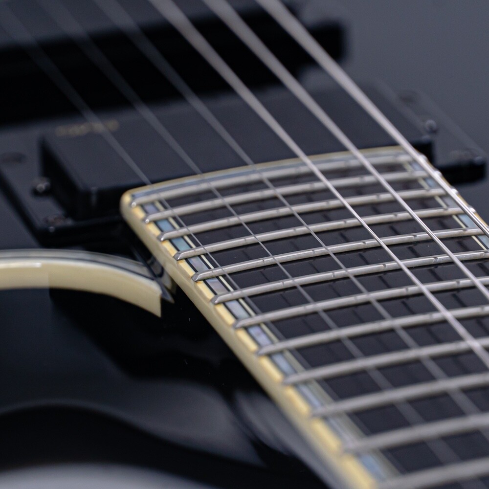 B.C. Rich Warlock NJ Deluxe w/ Gigbag – Iconic Metal Axe with Aggressive Looks