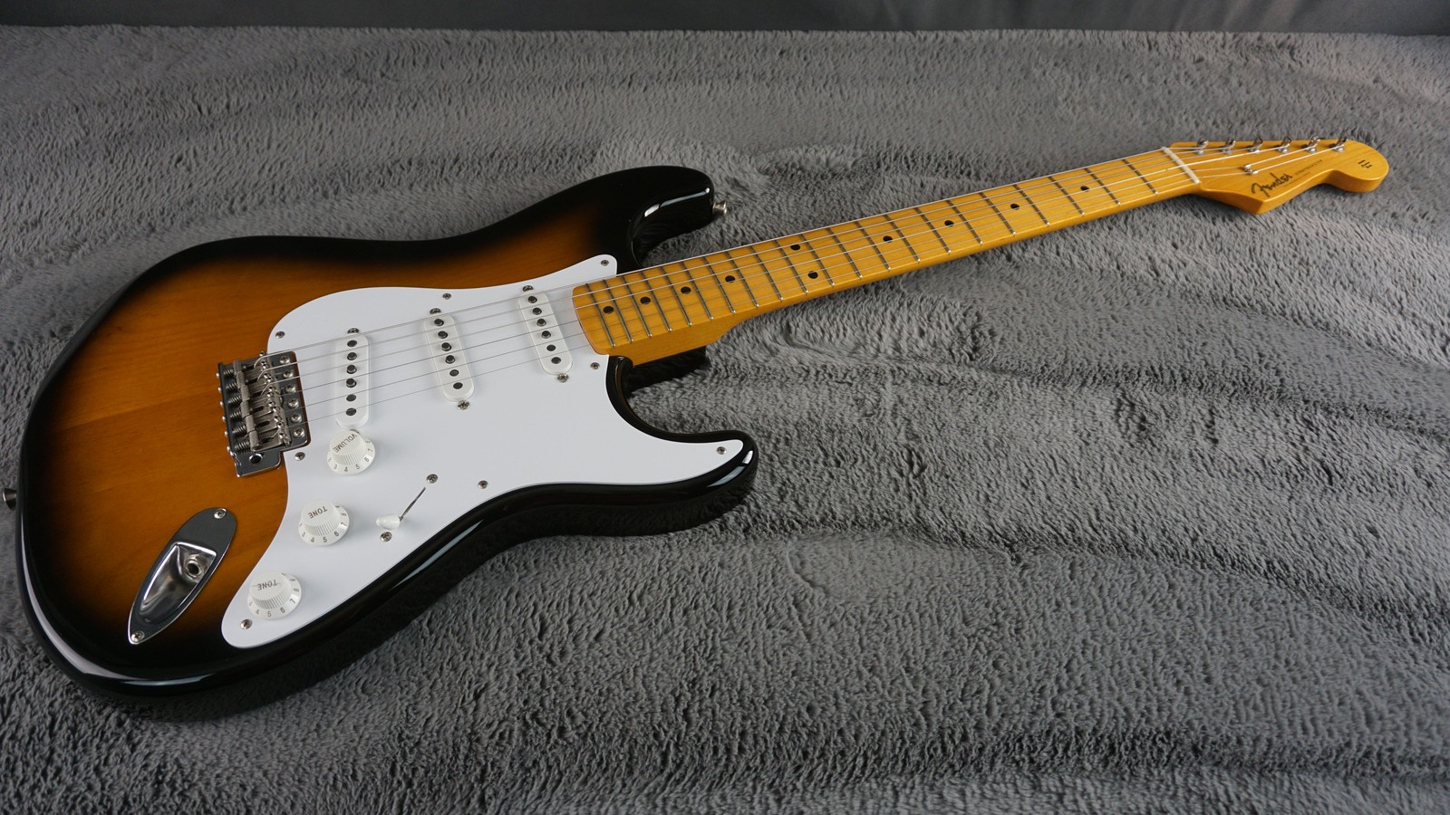 Fender Japan ST57-70TX 2004 Stratocaster 2-Tone Sunburst w Texas Special Pickups