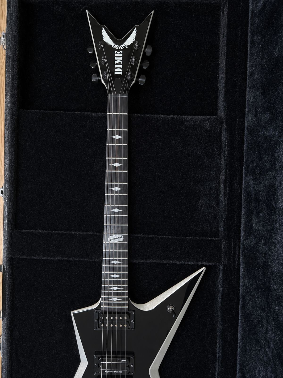 Dean Stealth Dimebag Darrell Signature Model – Black/Silver Rare Dimebag Stealth