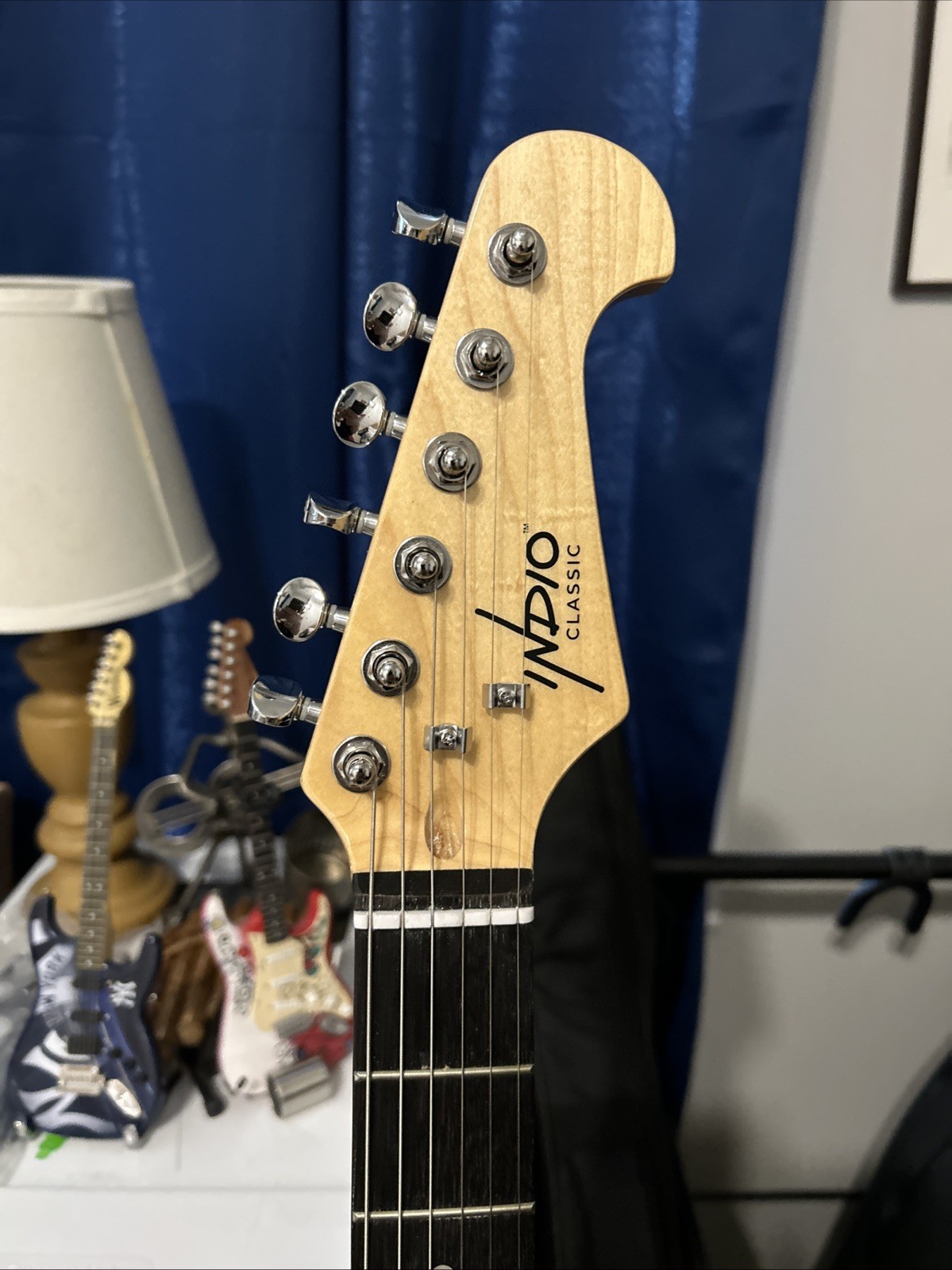 Monoprice Indio Offset OS20, Sunburst, Coil Splitting Bridge Pickup,Gigbag