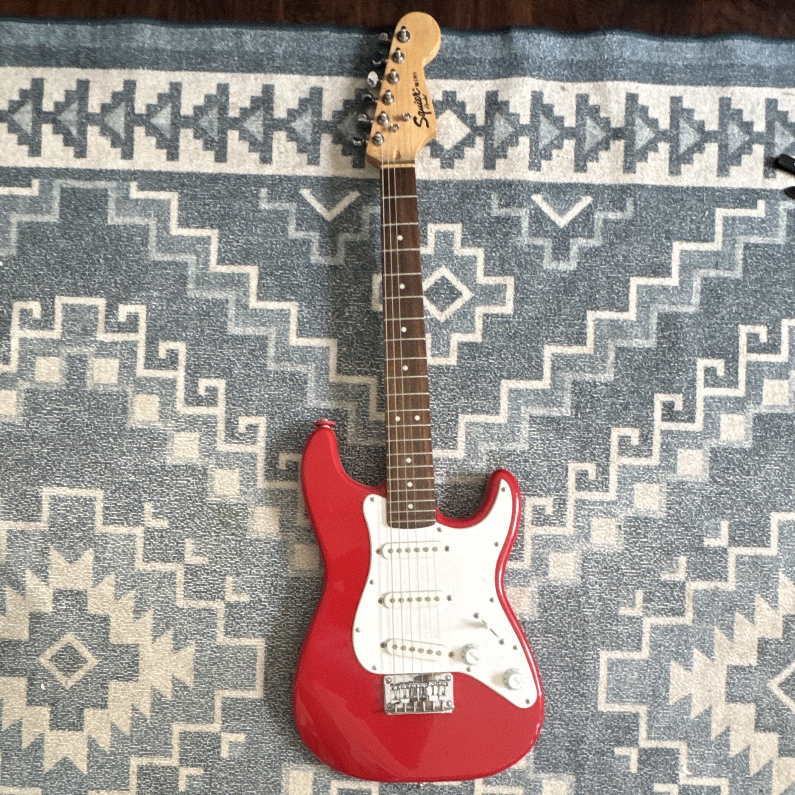 Squier Mini Stratocaster 3/4 Size Red Solid Body 6-String Right-Handed