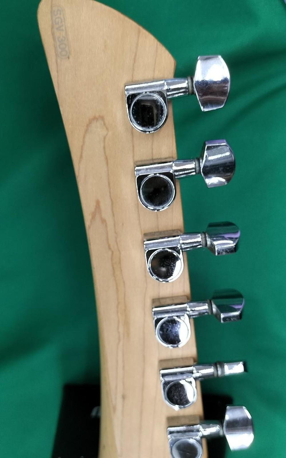 YAMAHA SGV-300 Used Alder body Maple neck Rosewood fingerboard Red w/Gig case