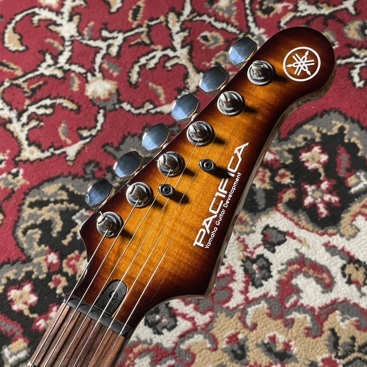 Used PAC611VFM Guitar 3.75kg with Soft Case, minor wear, wiring OK