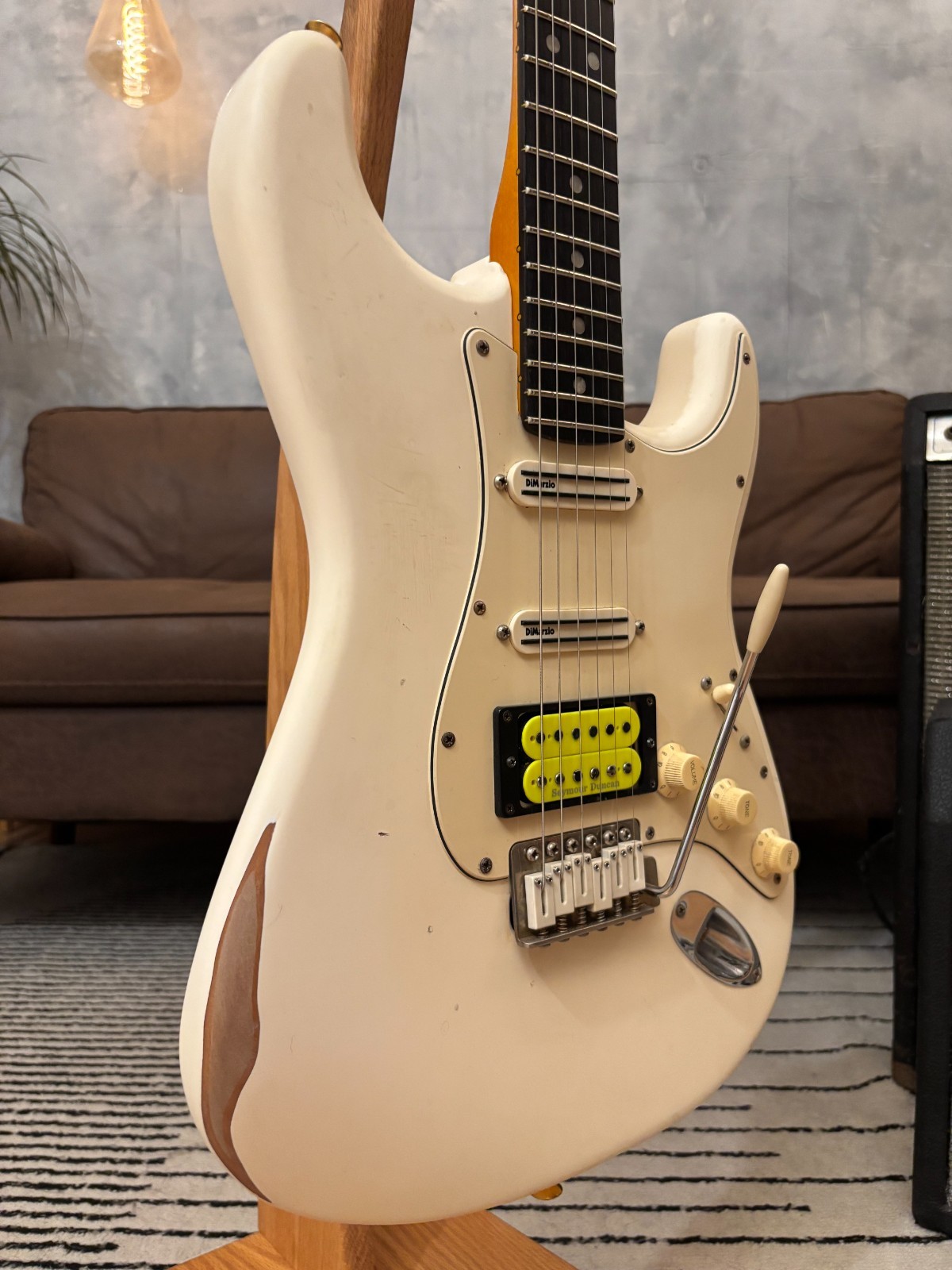Fender Stratocaster Glas Custom HSS Arctic White Relic 8.2lbs w/ V