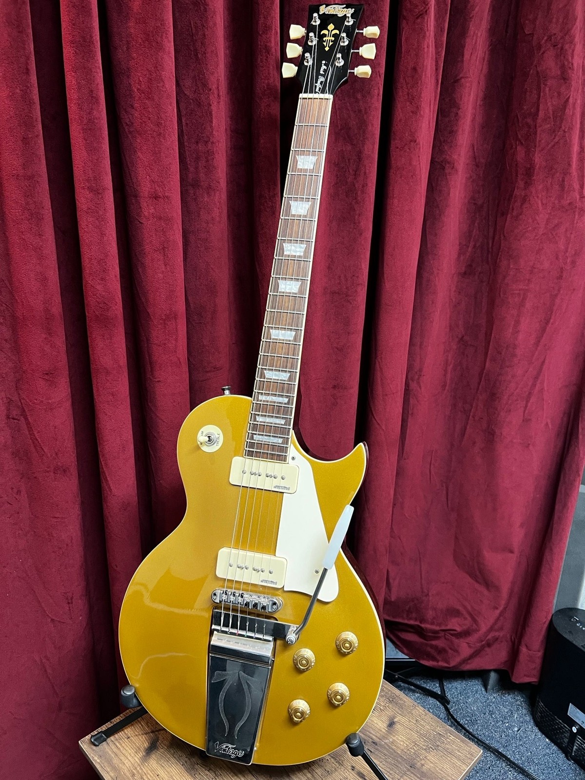 Used 2016 Vintage V100MU Gold Top Midge UR LP P-90’s