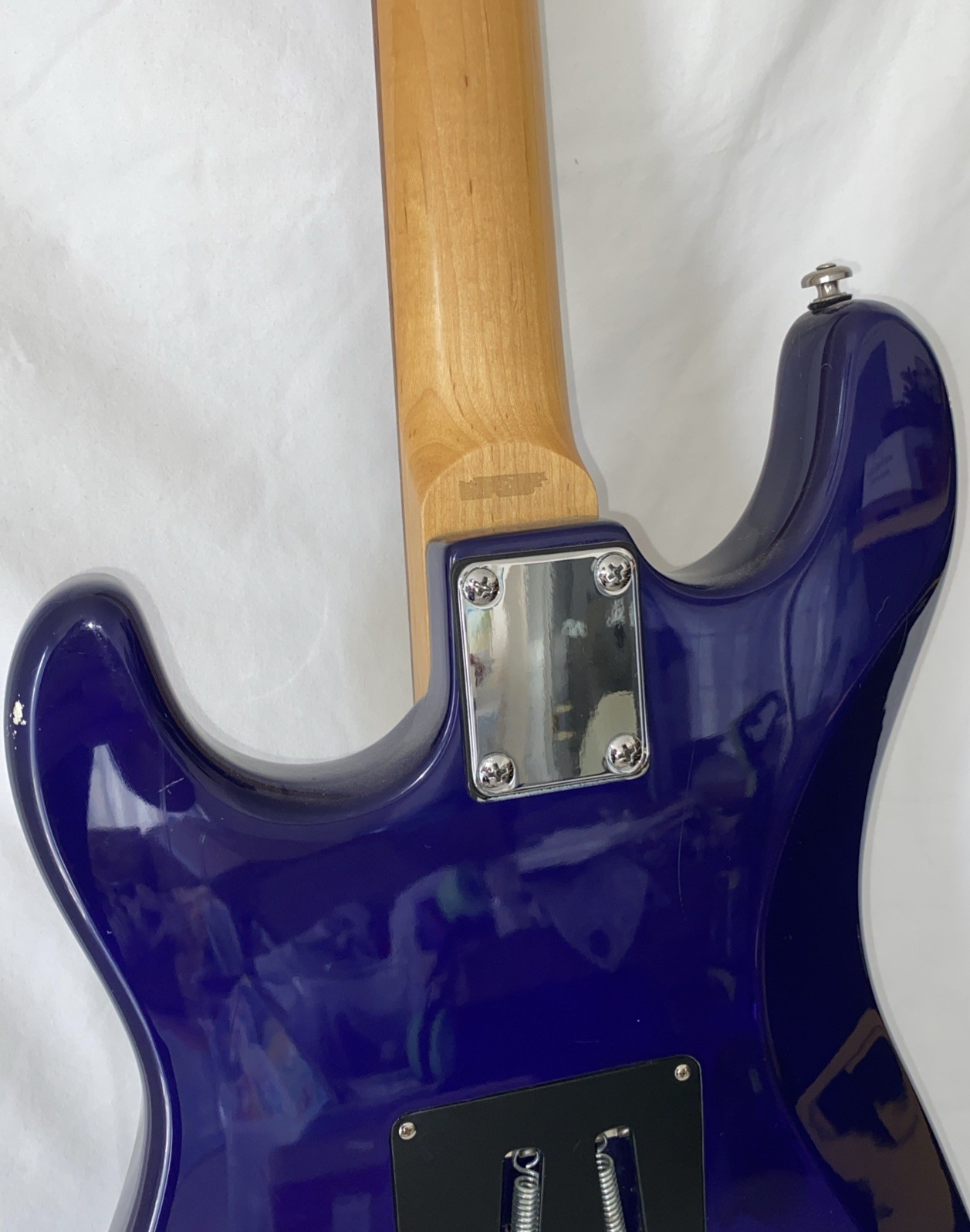 Silvertone SS11 blue electric guitar Stratocaster-style guitar lightweight
