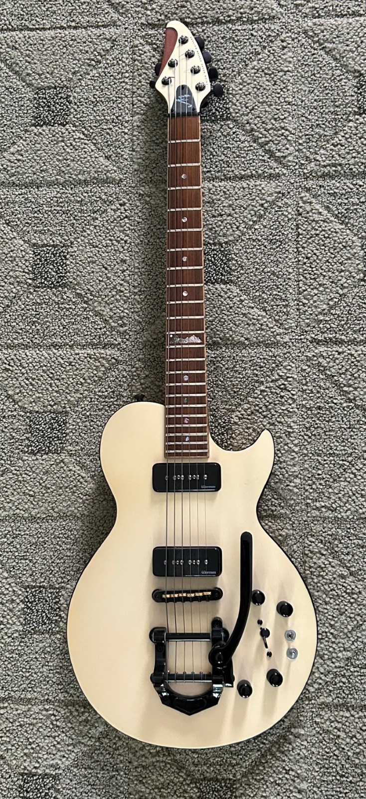 BRIAN MOORE Pearl White DC/1 -P13 Custom Shop USA Piezo, 13pin.