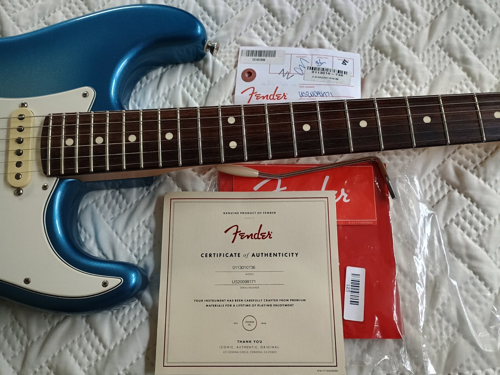 2020 Fender “American Showcase”USA* Strat Sky Burst Metallic Excellent Condition