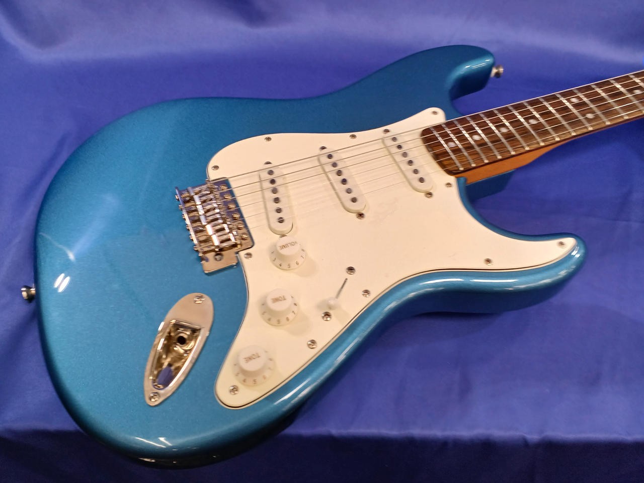 SQUIER Classic Vibe 60s Stratocaster Nyatoh Body Indian Laurel FB
