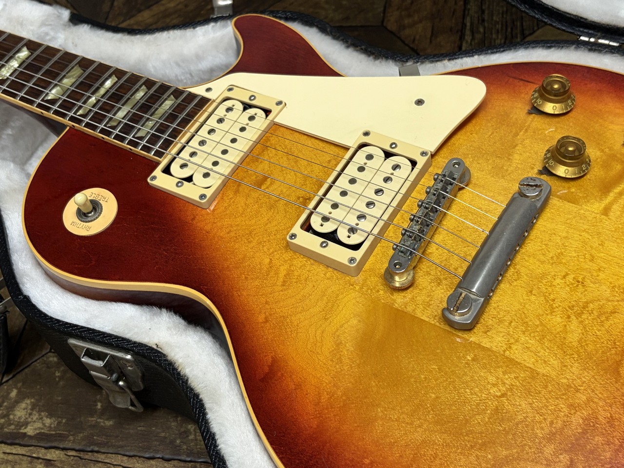 Gibson 1975 Les Paul Deluxe Conversion Cherry Sunburst 4.55kg Electric Guitar