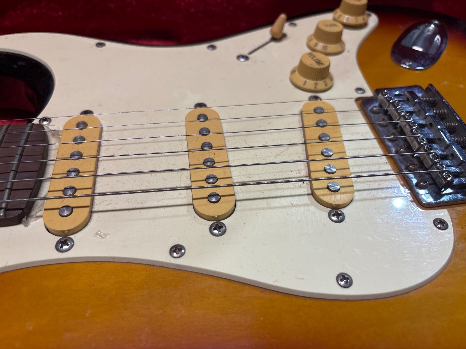 Memphis Electric Guitar Solid Body Brown Tan White with case
