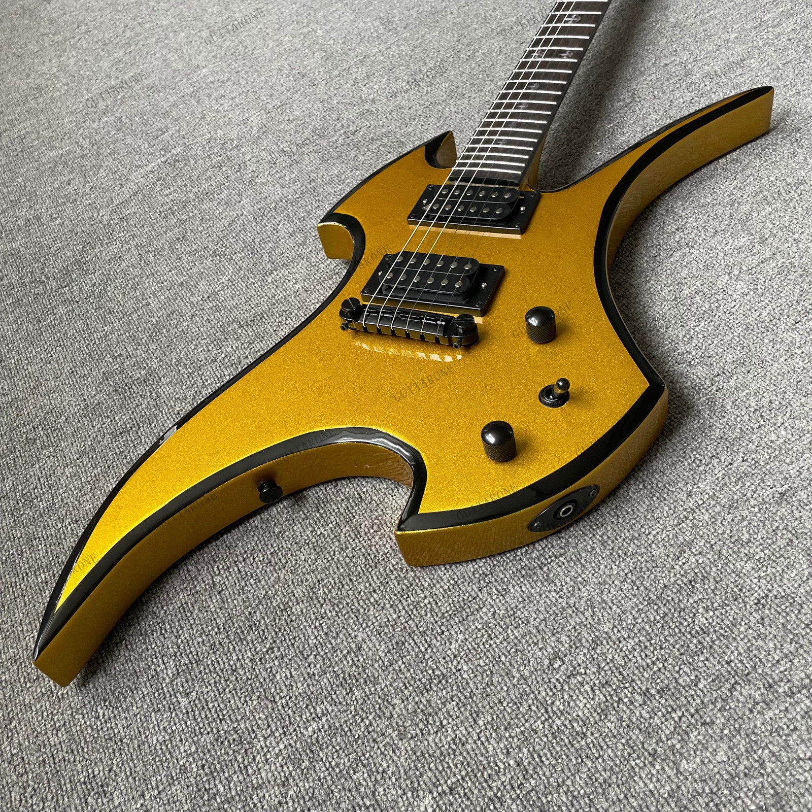 Customized Electric Guitar Gold Metal Solid Body HH Pickups Stainless Steel Fret