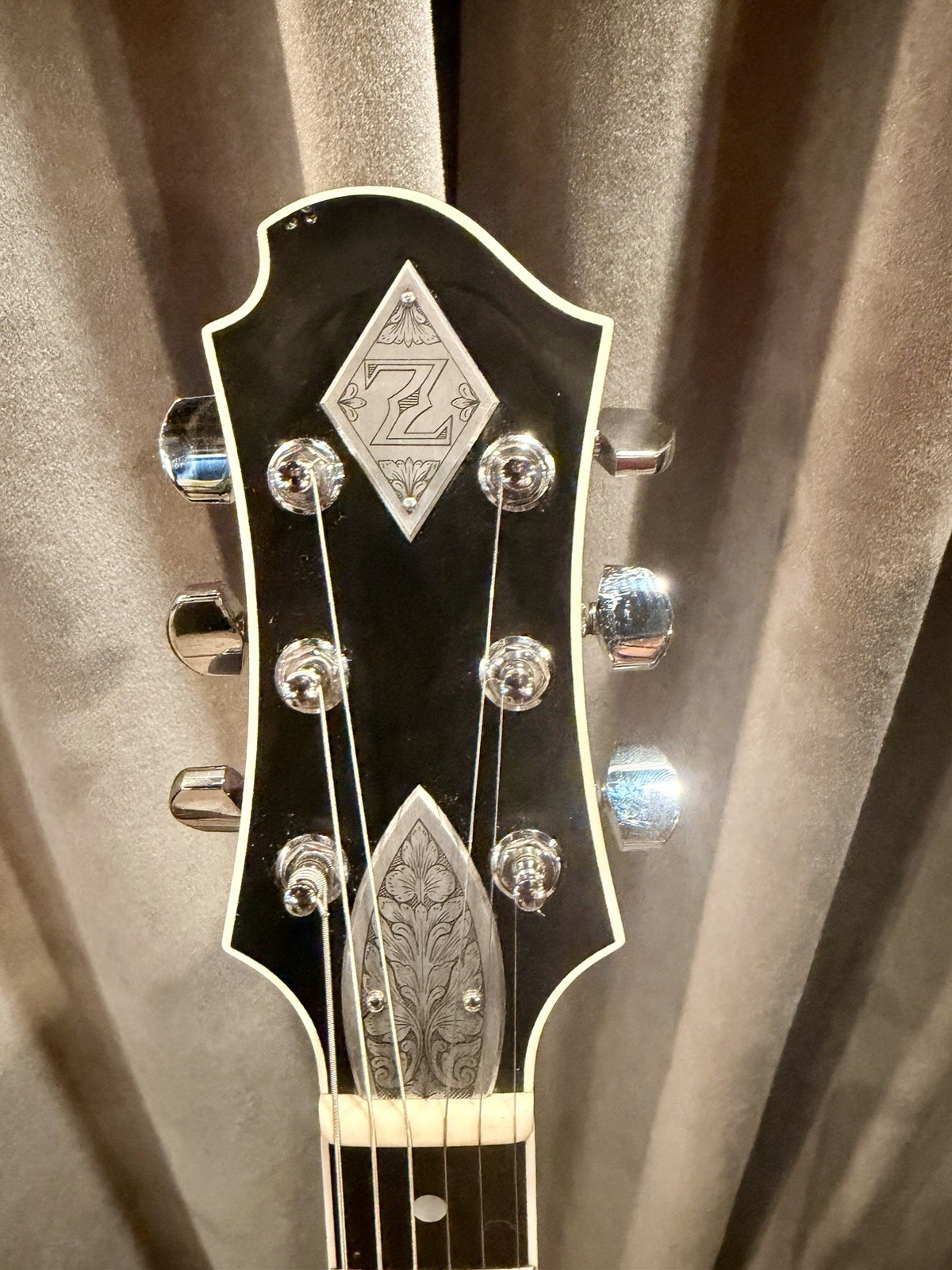 Zemaitis CS24SU Wood Leaf A.C. Series 6-String Maple Solid, Case+COA