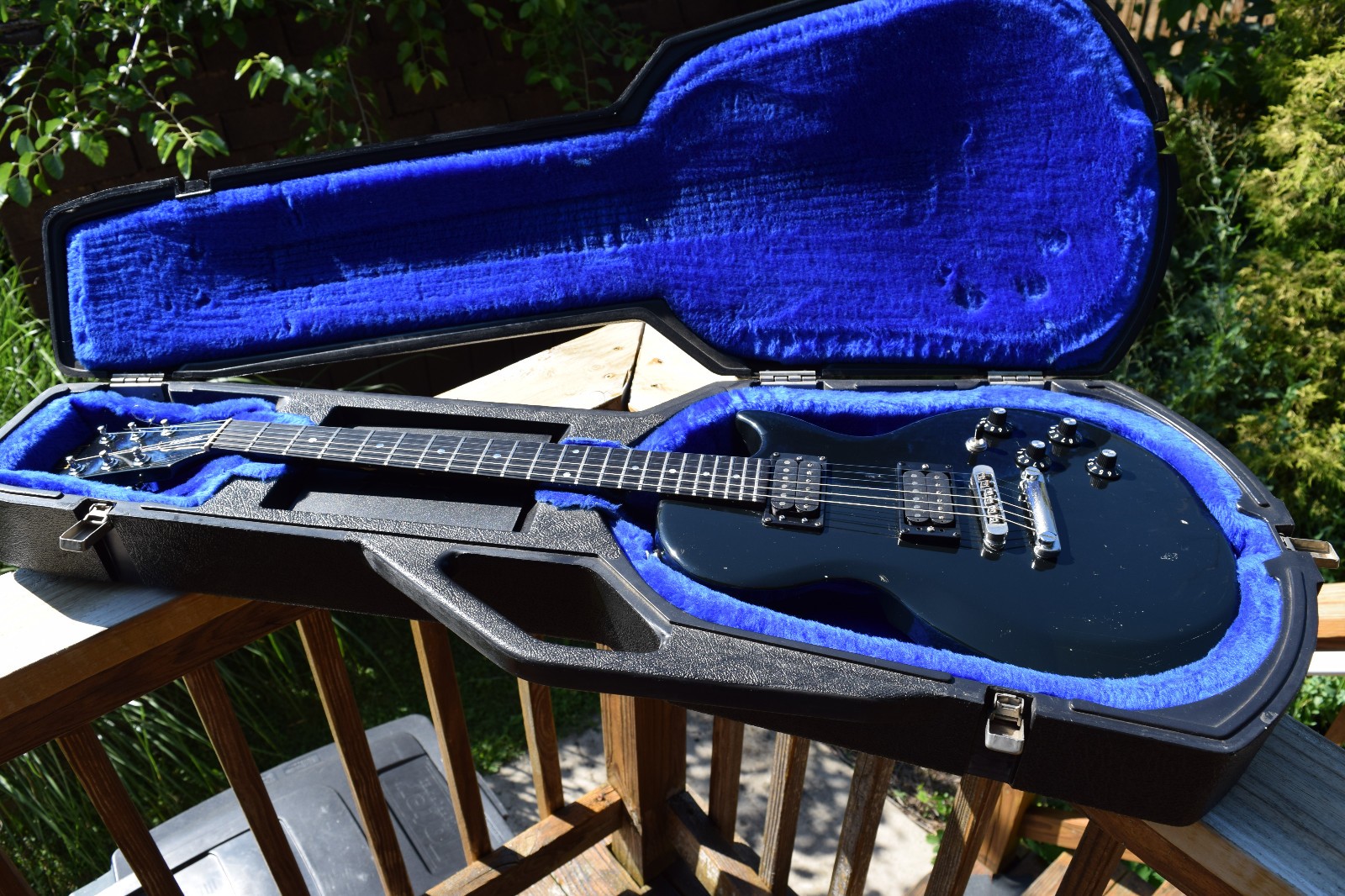 1983 Gibson Invader – Sonex 180 Deluxe Pickups – USA – Gibson Chainsaw Case