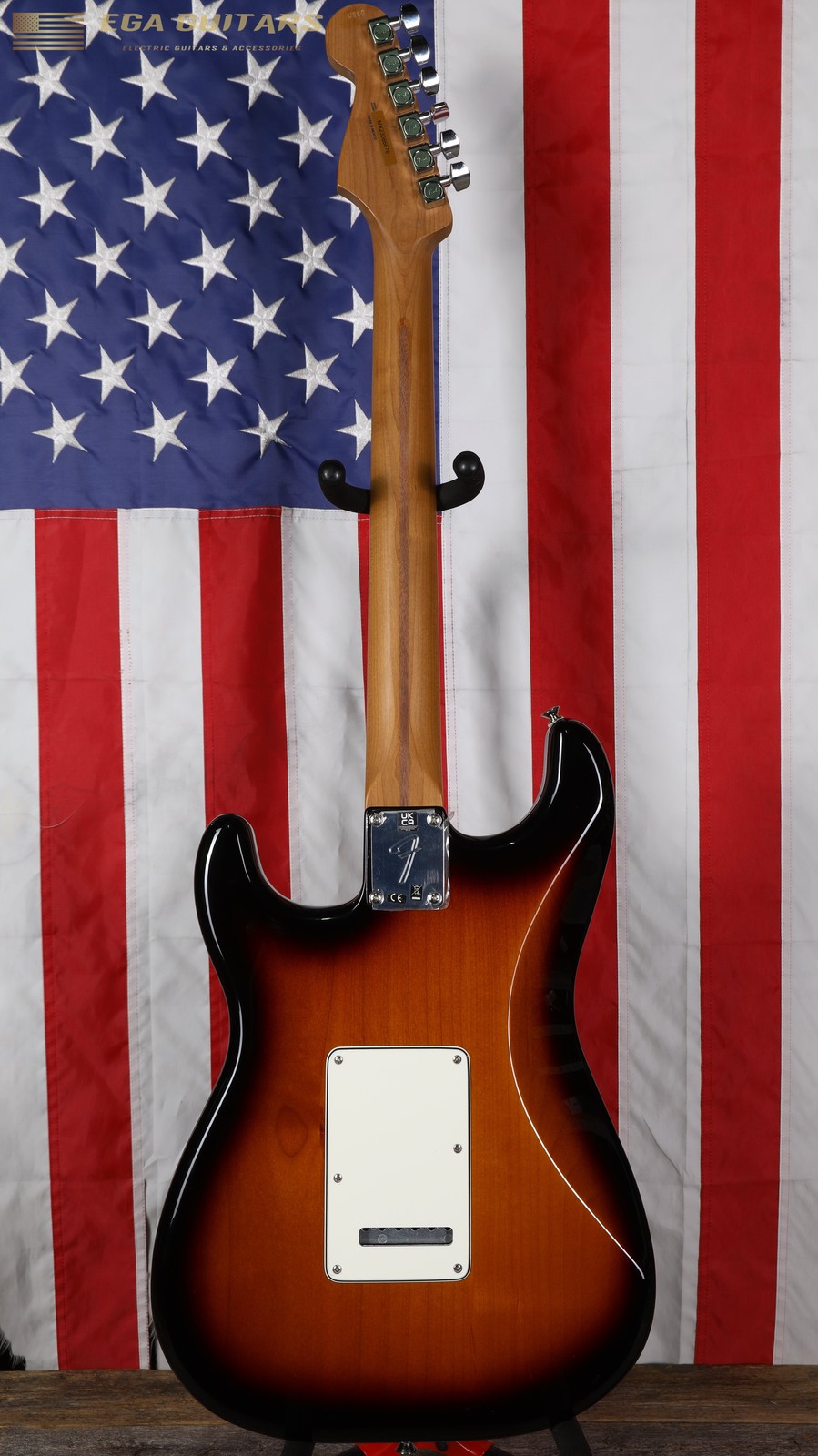 Fender Player Stratocaster with Roasted Maple Neck – 2-Tone Sunburst