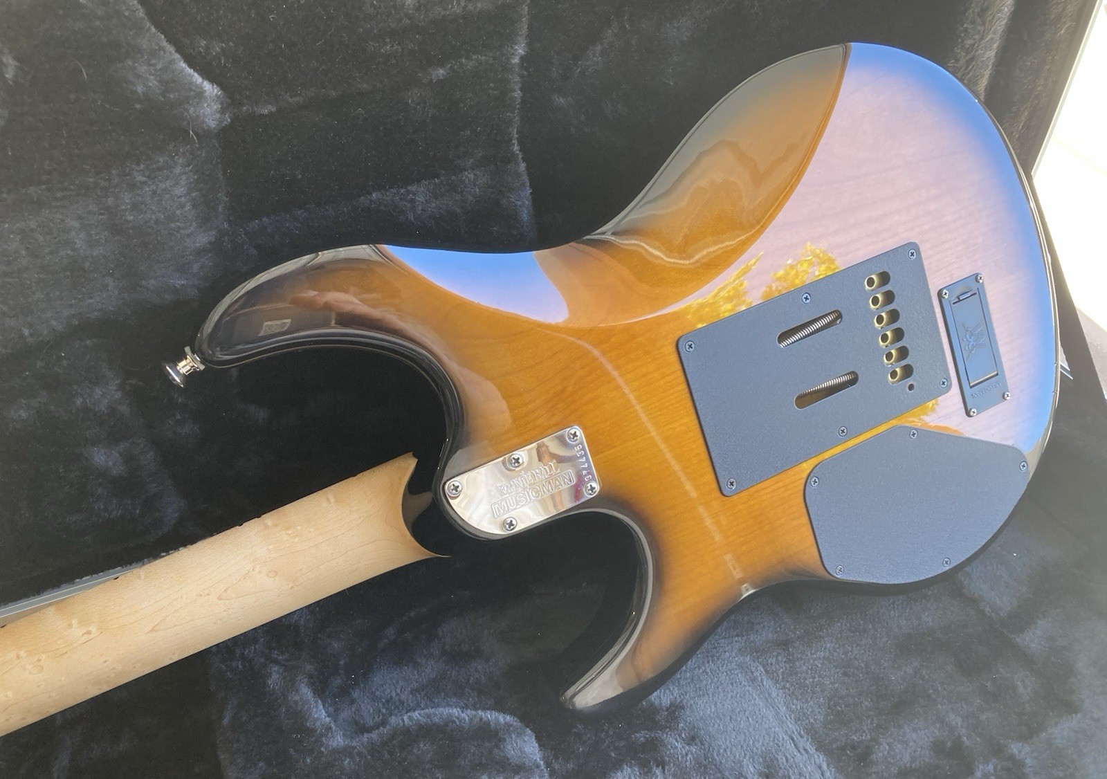 Ernie Ball Music Man Luke 3 HH Stainless Frets Bare Knuckles Xcellent Condish 🤩
