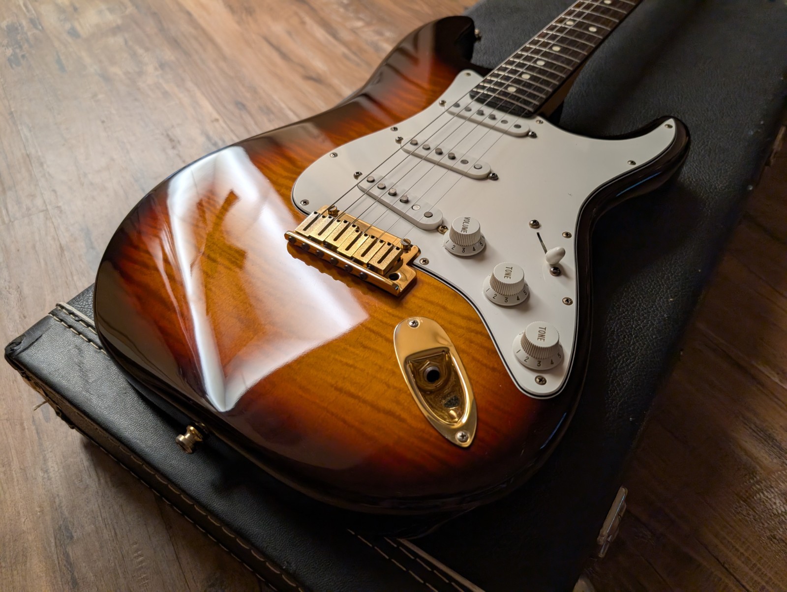 1996 Fender Stratocaster 50th Anniversary Limited Edition Electric Guitar W/OHSC
