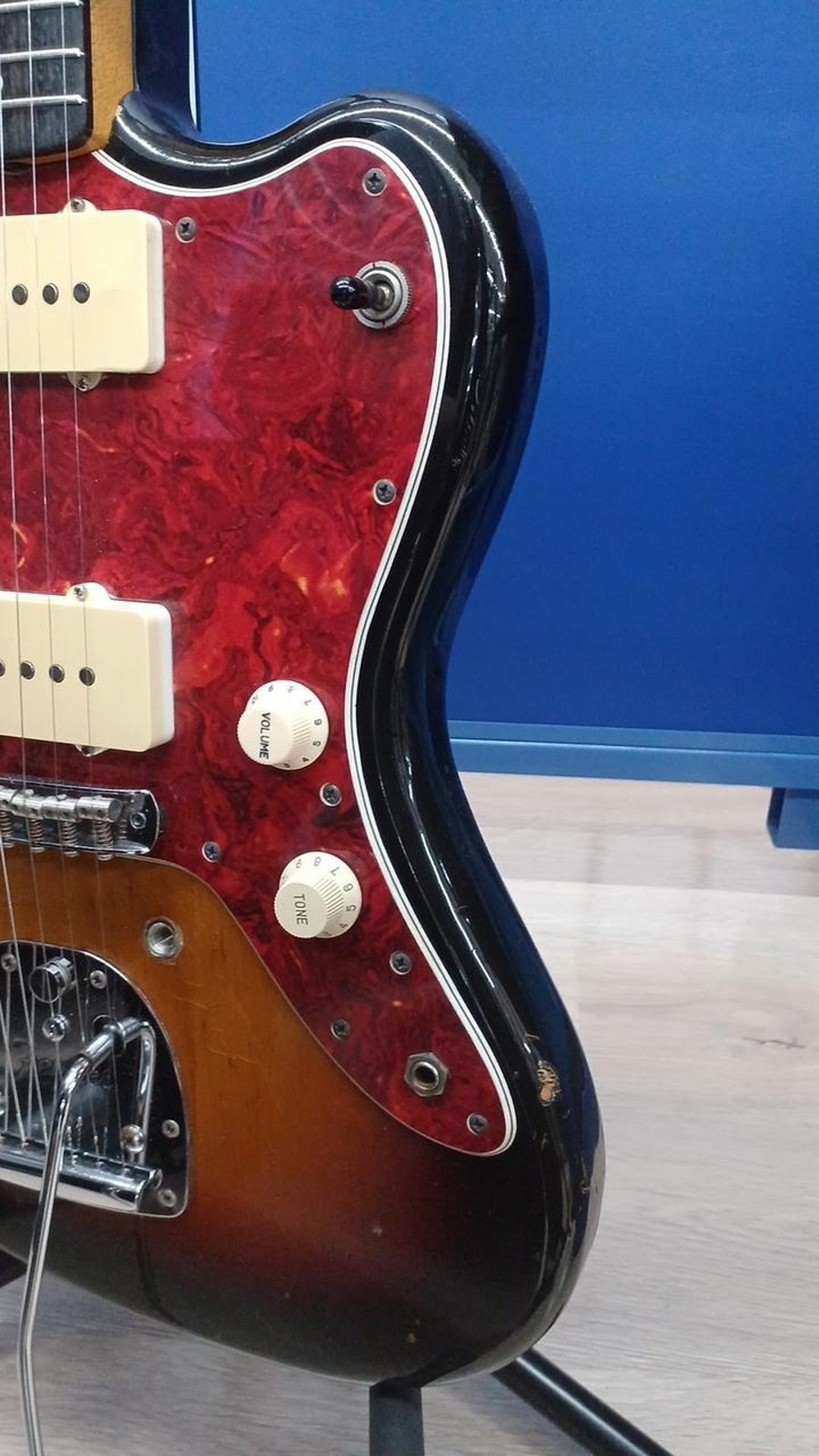 FENDER JAZZMASTER JM66 Used Alder body Maple neck Rosewood fingerboard Sunburst