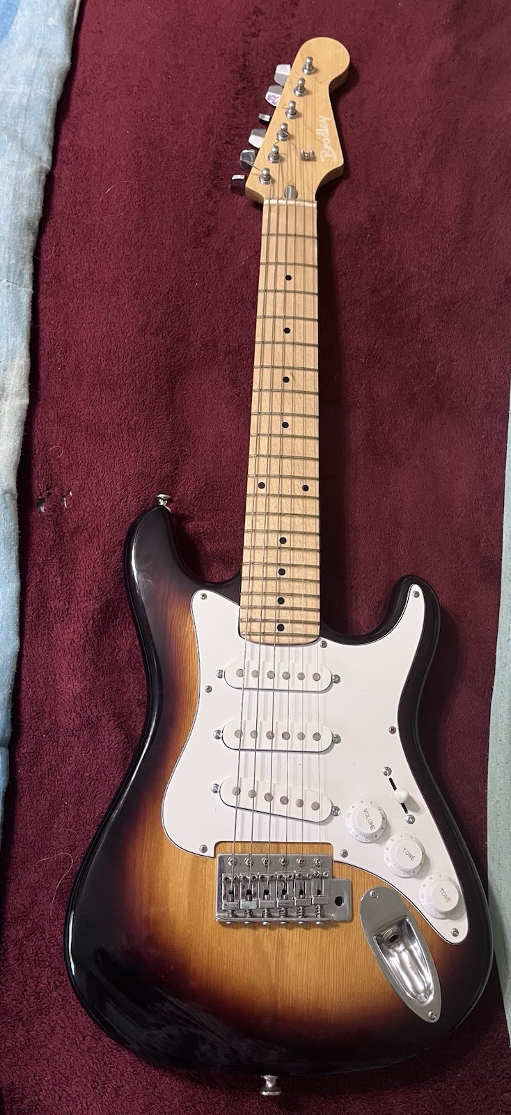 Hondo Electric Guitar Sunburst Solid Body 6-String Maple Neck/Fretboard RH