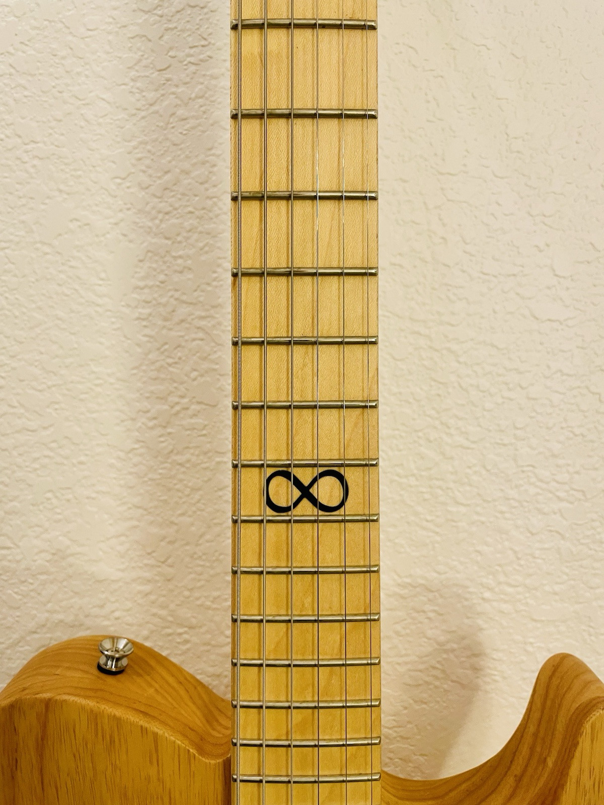 2016 Chapman ML3 Traditional Natural Ash Body Carved Top With Roadrunner Case