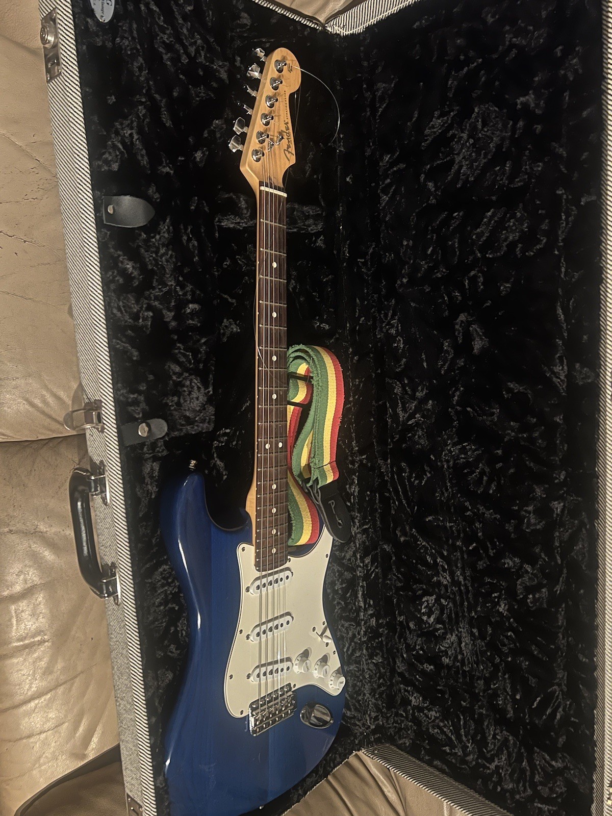 Fender Highway One Stratocaster Sapphire Blue w/ Vintage Fender Tweed Case