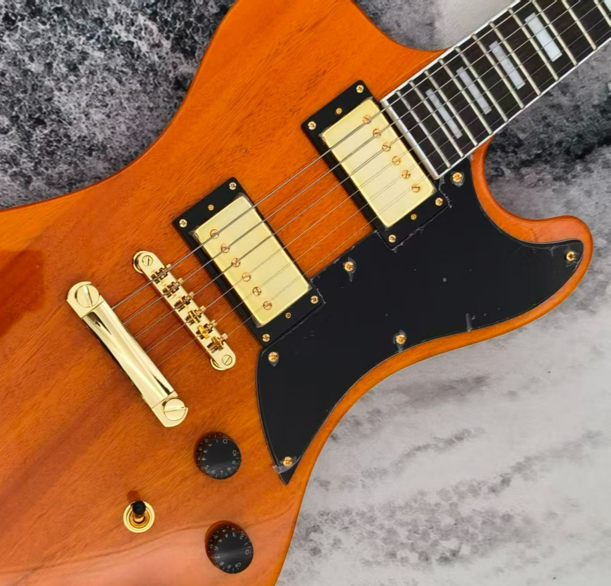 Natural Mahogany Offset Electric Guitar with Black Pickguard Gold Hardwa