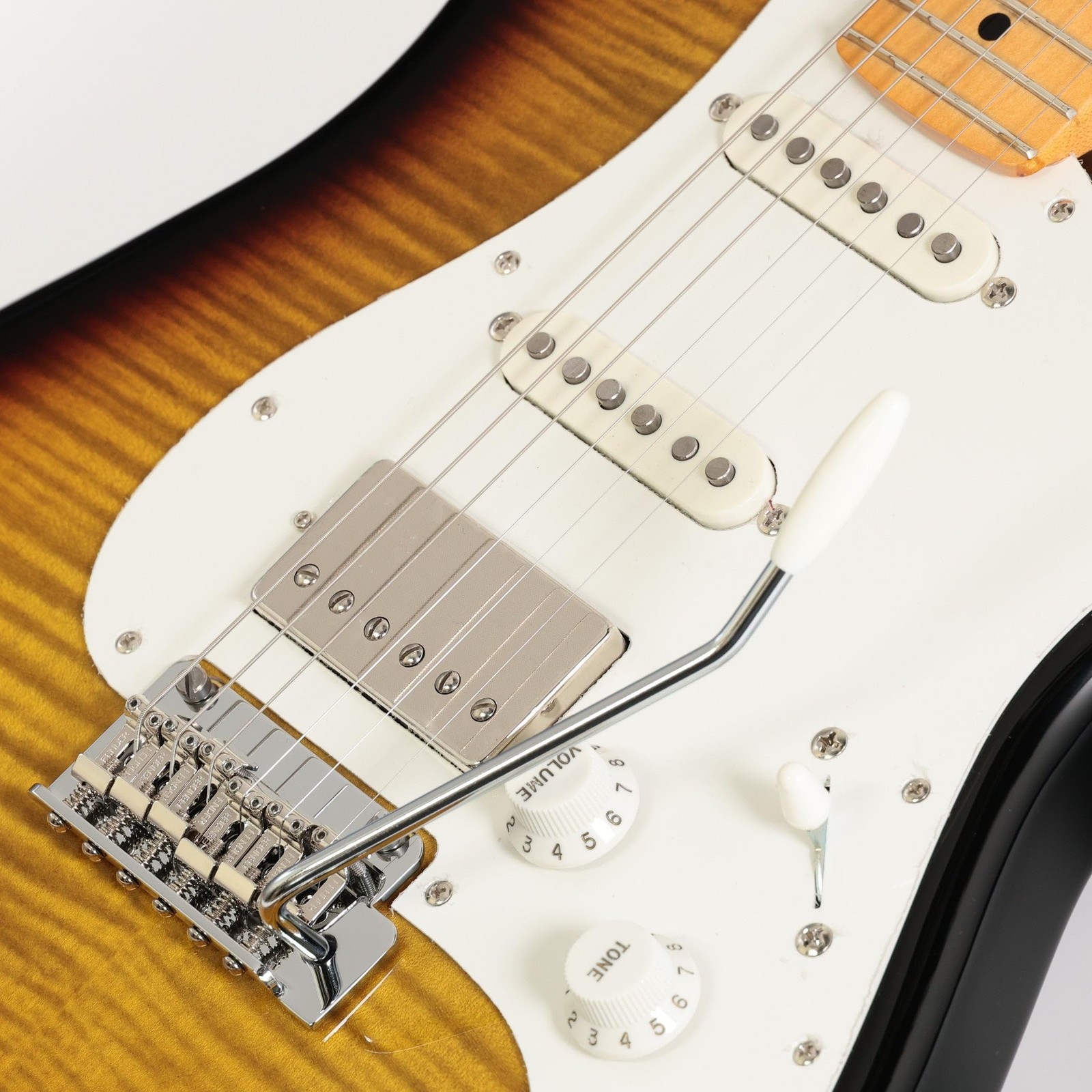 Fender Made In Japan FSR Hybrid II Stratocaster Flame Maple Top 2-Color Sunburst