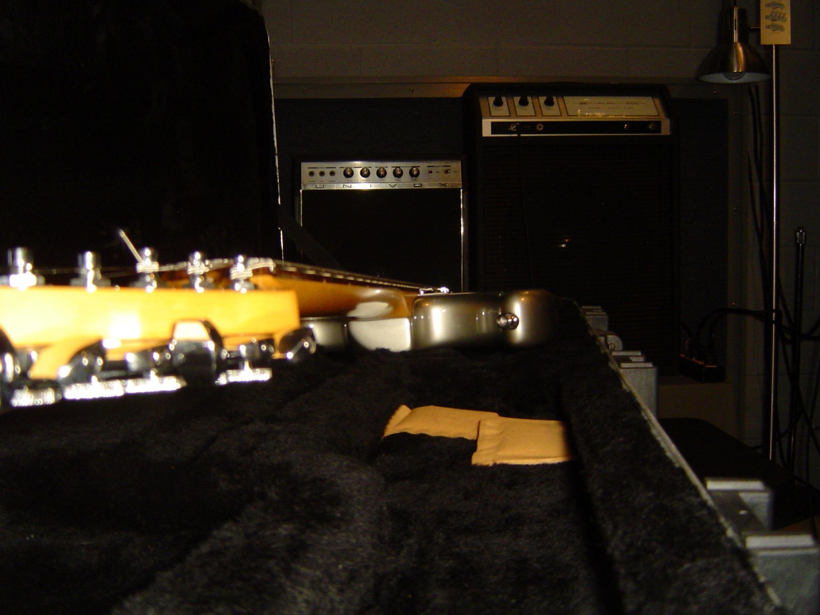 Fender 2011 Deluxe American Stratocaster HSS Silver Tungsten with Fender Case
