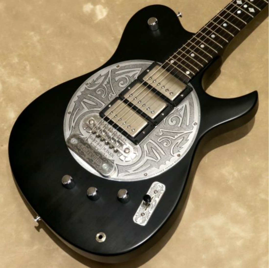Zemaitis S24DT Tribal Tattoo Design Black S/N A372107 w/Hard case Safe Packing